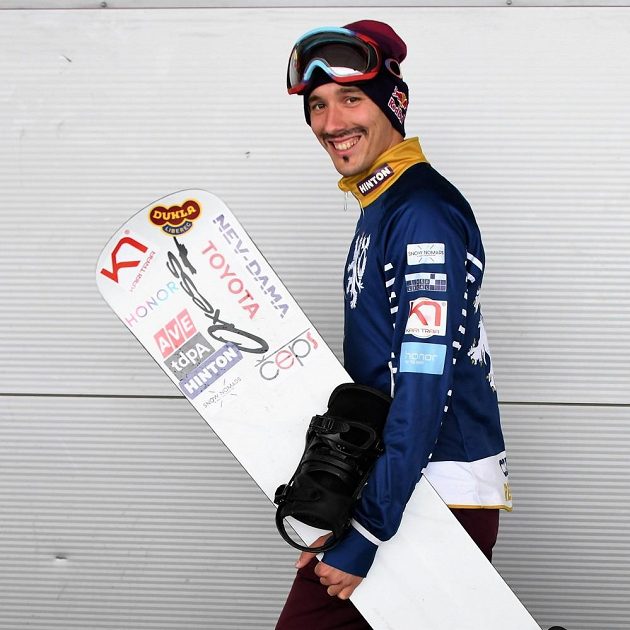 Moderní pětibojař Jan Kuf se proměnil ve snowboardistu.