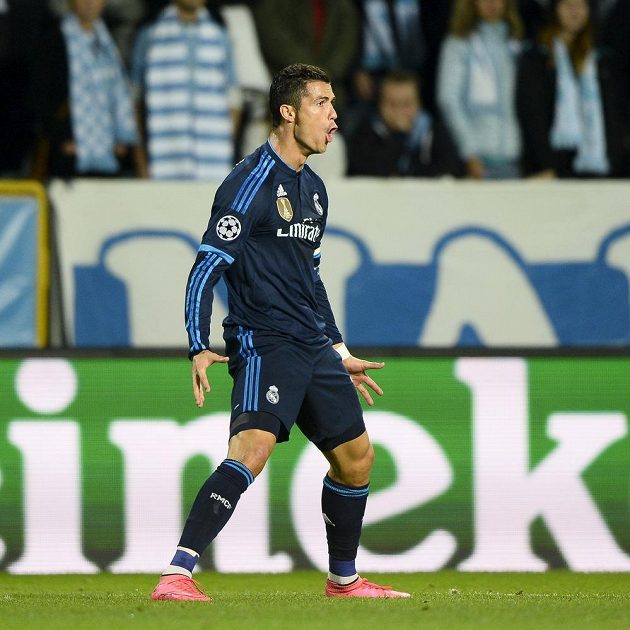 Hvězda Realu Madrid Cristiano Ronaldo oslavuje gól proti Malmö v Lize mistrů.