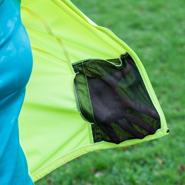Běžecká bunda Mizuno Alpha Softshell Jacket - síťovaná kapsa, pohled zevnitř.