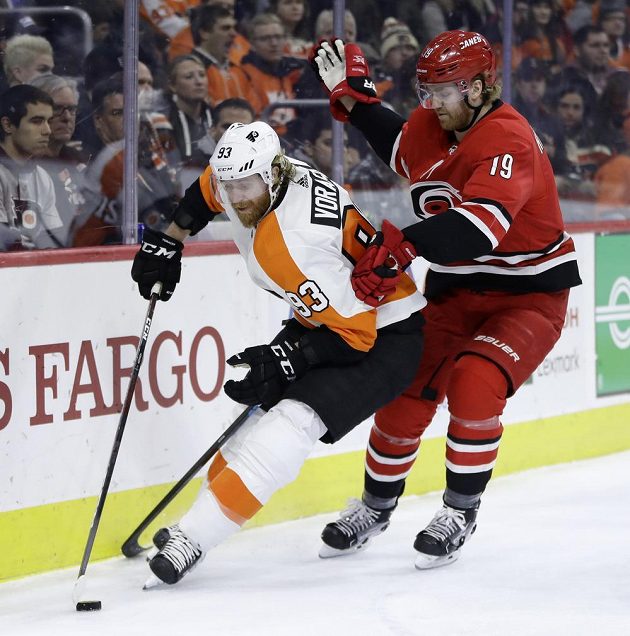 Útočník Philadelphie Flyers Jakub Voráček si v duelu NHL s Carolinou Hurricanes připsal dvě asistence.