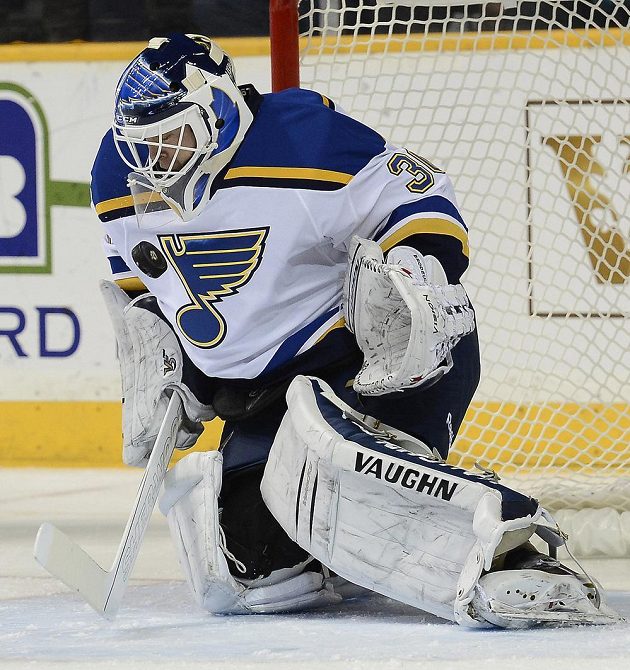 Martin Brodeur v dresu St. Louis, kam zamířil po 21 letech strávených v New Jersey.