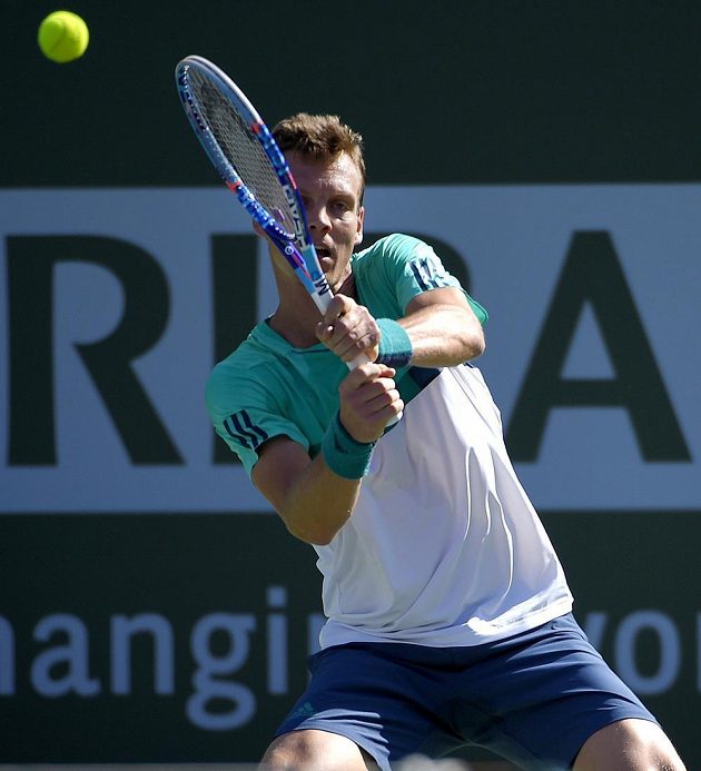 Český tenista Tomáš Berdych v zápase s Argentinec Juanem Martínem Del Potrem.