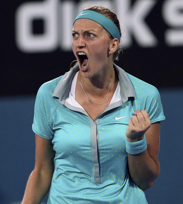 Petra Kvitová se povzbuzuje ve finálovém utkání v Sydney proti Karolíně Plíškové.
