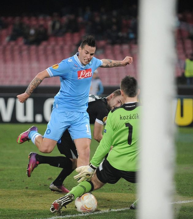 Matúš Kozáčik zachránil levou nohou svoje čisté konto, neskóroval proto ani Marek Hamšík.