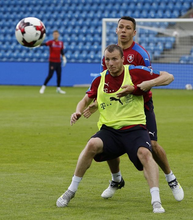 Michael Krmenčík (vpředu) a Marek Suchý na tréninku v Oslu.
