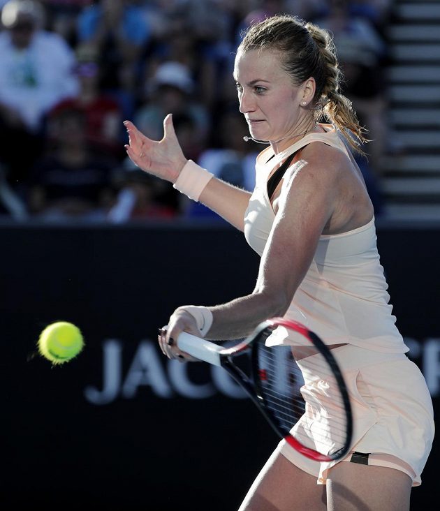 Tenistka Petra Kvitová se loučí s grandslamovým Australian Open hned v 1. kole. Prohrála s Němkou Andreou Petkovicovou po setech 3:6, 6:4 a 8:10.