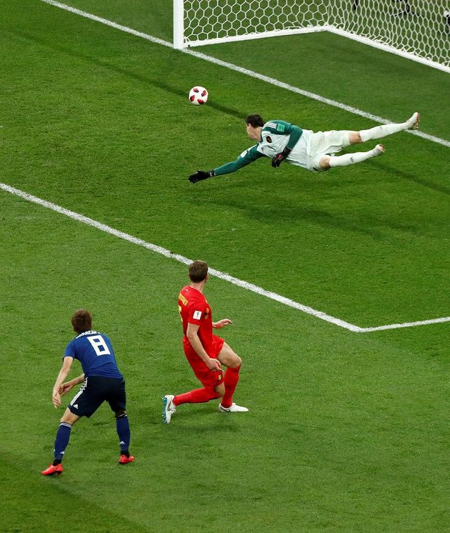 Japonský záložník Genki Haraguči křížnou střelou otevřel skóre osmifinálového duelu MS s Belgií. Brankář Thibault Courtois se natahoval marně.