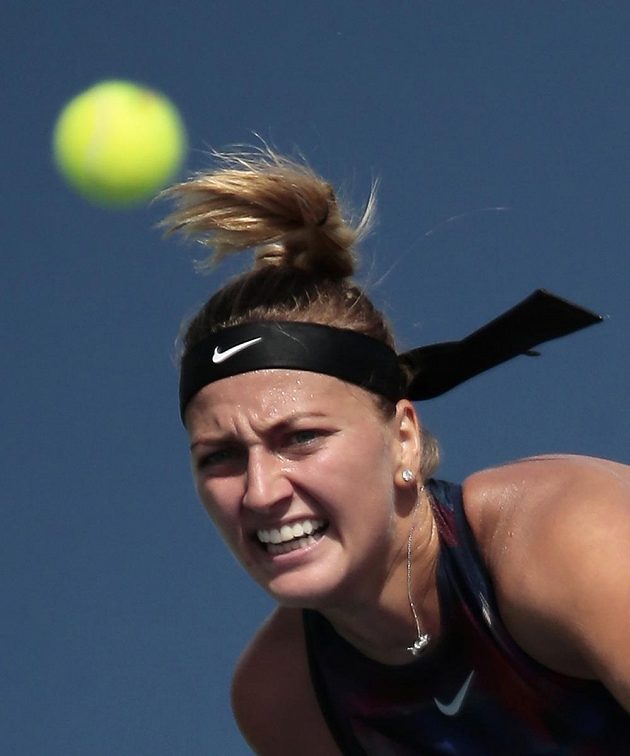 Petra Kvitová při utkání prvního kola newyorského turnaje se Srbkou Jelenou Jankovičovou.