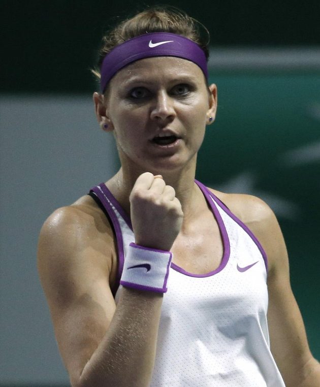 Lucie Šafářová se raduje po jednom z vítězných míčků v zápase s Angelique Kerberovou.