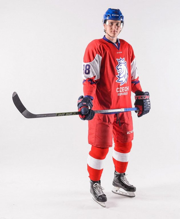 Český hokejový útočník Martin Nečas v novém reprezentačním dresu.