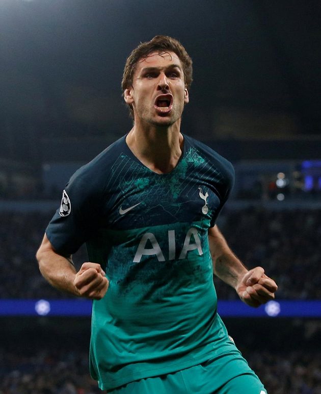Fernando Llorente oslavuje svoji trefu, která v konečném součtu posunula do semifinále Ligy mistrů londýnský Tottenham.