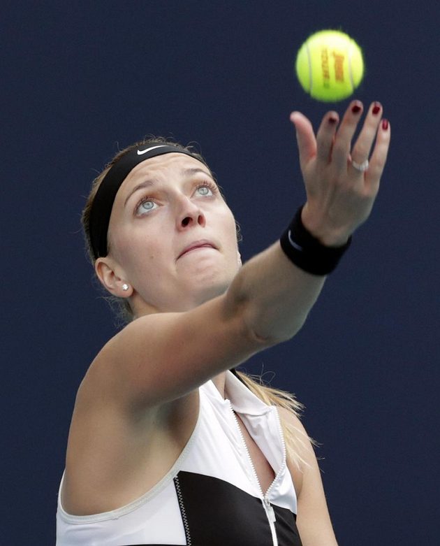 Tenistka Petra Kvitová zvládla úvodní zápas na neoblíbeném turnaji v Miami. Letošní finalistka Australian Open a vítězka ze Sydney porazila Marii Sakkariovou z Řecka 6:1, 6:4.