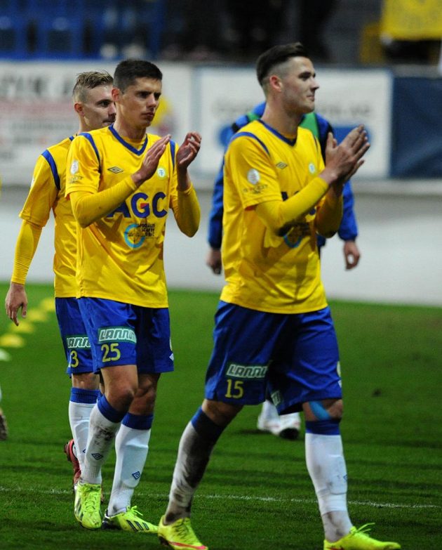 Tepličtí fotbalisté se radují z výhry nad Plzní. Zprava útočník Roman Potočný a maďarský záložník Benjámin Balázs.