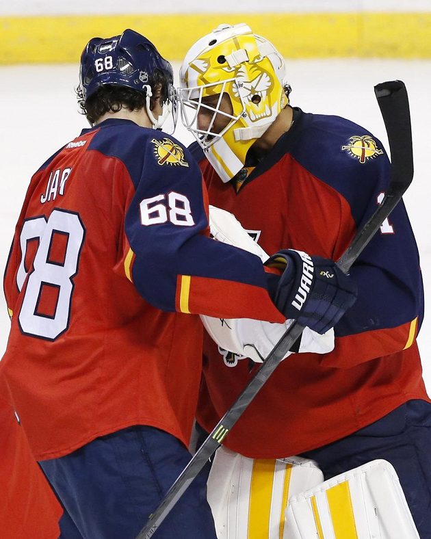 Dve opory hokejistů Floridy Panthers - Jaromír Jágr (68) a brankář Roberto Luongo.