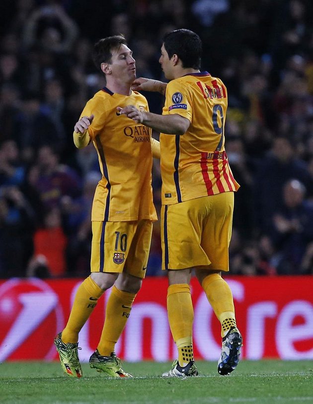 Autor prvního gólu Barcelony Luis Suárez (vpravo) a Lionel Messi v utkání s Atlétikem.