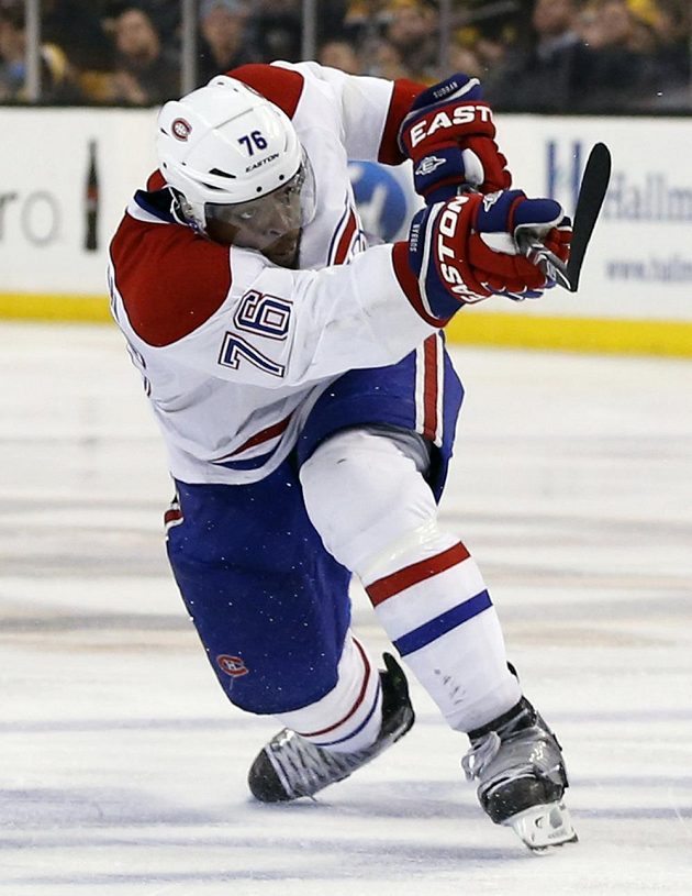 Montrealský bek P.K. Subban dává ve druhém prodloužení utkání s Bostonem rozhodující gól.