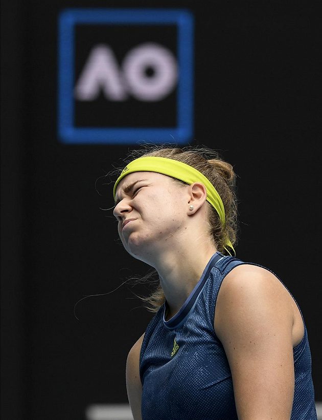 Zklamaný výraz české tenistky Karolíny Muchové během utkání na Australian Open.