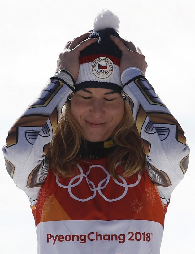 Nevěřícně se tvářila Ester Ledecká ještě dlouho po dojezdu olympijského závodu v super-G.