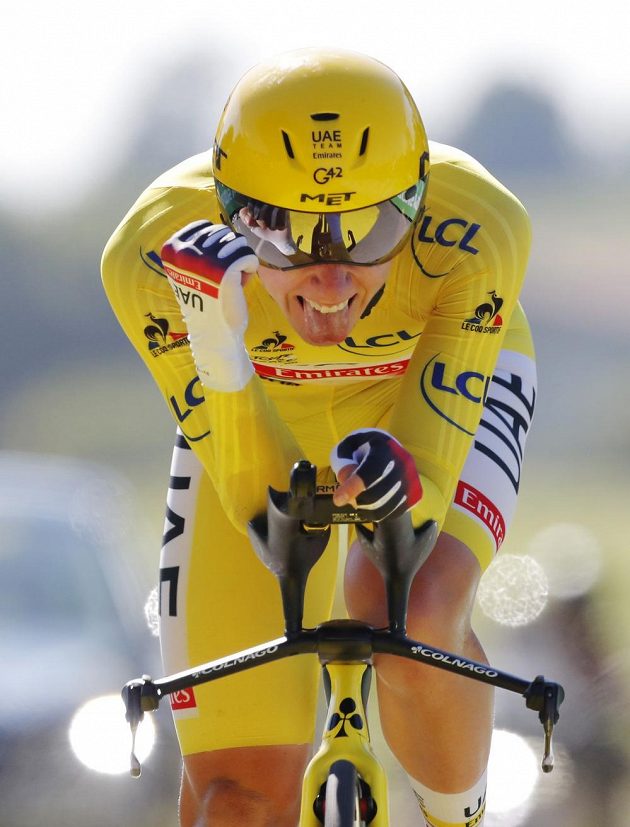 Slovinský cyklista Tadej Pogačar obhájí vítězství na Tour de France. V předposlední etapě, kterou byla časovka na 30,8 kilometru, obsadil dvaadvacetiletý jezdec osmé místo a má více než pětiminutový náskok na druhého Jonase Vingegaarda z Dánska.