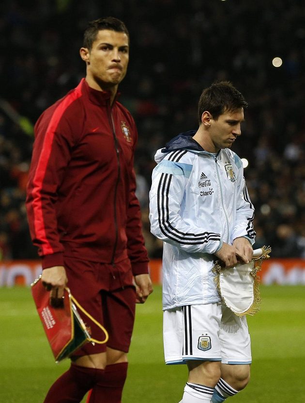 Esa před zápasem: Argentinec Lionel Messi (vpravo) a Portugalec Cristiano Ronaldo.