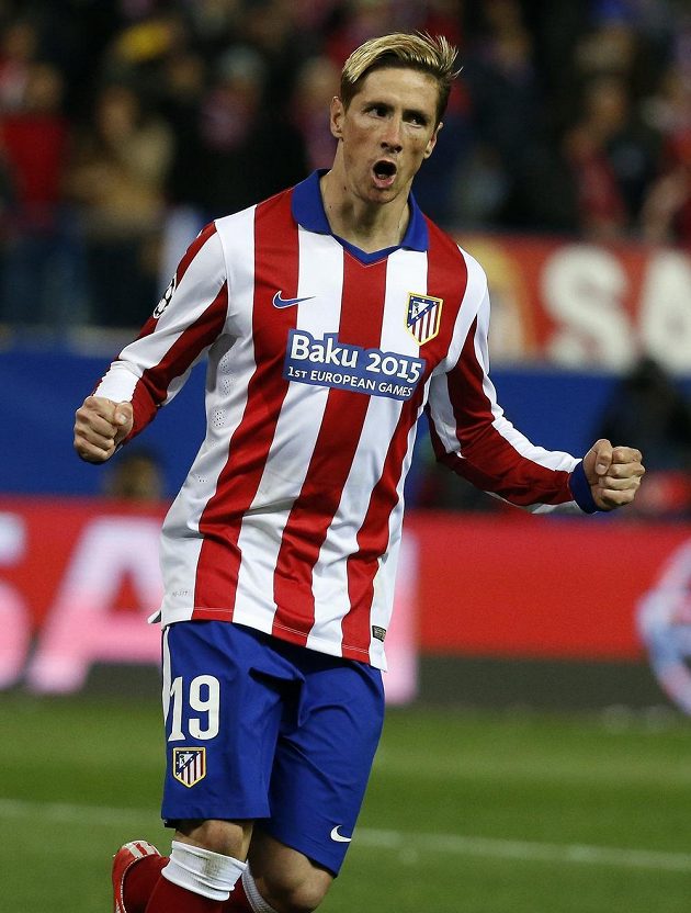 Útočník Atlétika Madrid Fernando Torres se raduje z proměněné penalty v zápase s Leverkusenem.