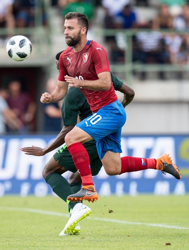 Český záložník Josef Hušbauer během přípravného utkání s Nigérií v rakouském Schwechatu.