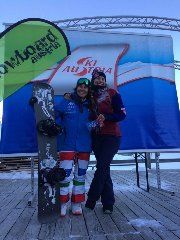 Eva Samková se může usmívat, ve svém prvním závodě od olympiády v Soči zdolala všechny soupeřky včetně Italky Raffaelly Bruttové.