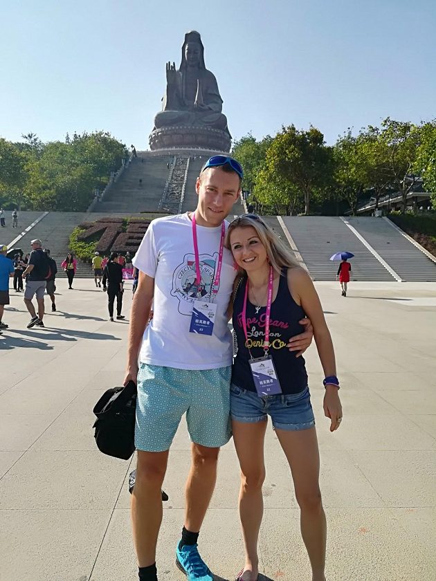 Buddha s námi a zlý pryč!