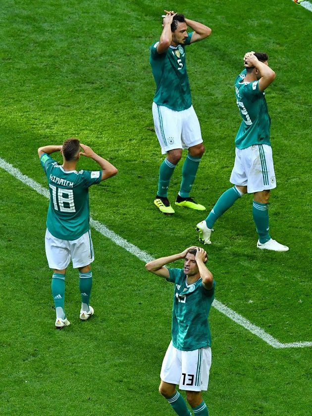 Fotbalisté Německa šokovali celý svět, když prohráli na MS s Koreou 0:2 a jako obhájci titulu se loučí se šampionátem už po základní skupině.