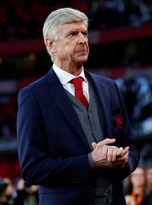 Manažer Arsenalu Arséne Wenger během semifinále Evropské ligy s Atlétikem Madrid.