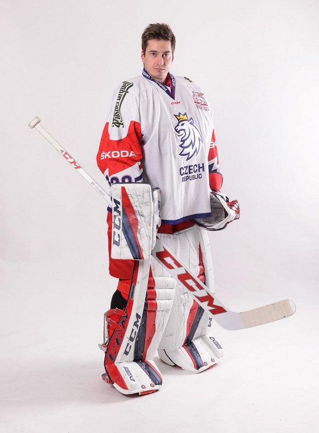 Český hokejový brankář David Rittich v novém reprezentační dresu pro seniorské mužstvo.
