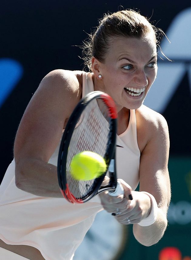 Česká tenistka Petra Kvitová při svém návratu na grandslamové Australian Open prohrála v 1. kole bitvu s Němkou Andreou Petkovicovou 3:6, 6:4 a 8:10.