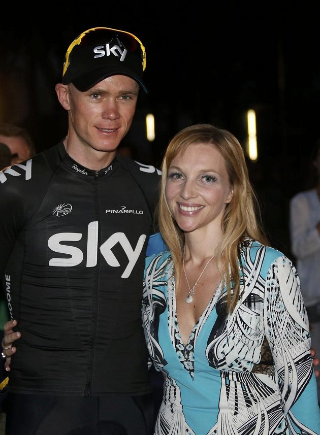 Vítěz stého ročníku Tour de France Christopher Froome pózuje s přítelkyní Michelle Coundovou.
