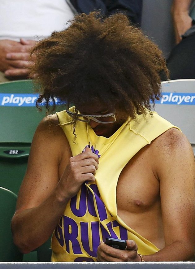 I přítel Viktorie Azarenkové, hudebník Redfoo, se při finále dámské dvouhry pořádně zapotil.