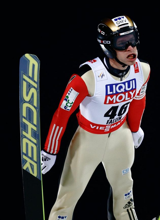 Český skokan na lyžích Roman Koudelka během závodu na velkém můstku ve Falunu.