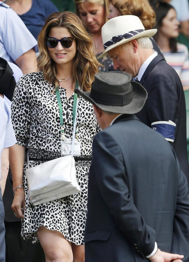 Mirka, manželka Rogera Federera ze Švýcarska, při semifinále Wimbledonu s Andym Murrayem.