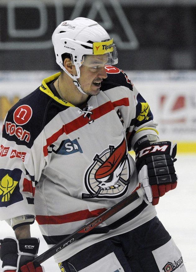 Chomutovský obránce Jan Novák v utkání 23. kola Tipsport extraligy proti Liberci.