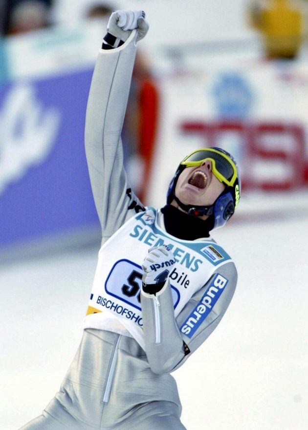 Připomínka z historie, takhle se 6. ledna 2002 radoval z výhry ve všech čtyřech závodech Turné Němec Sven Hannawald.