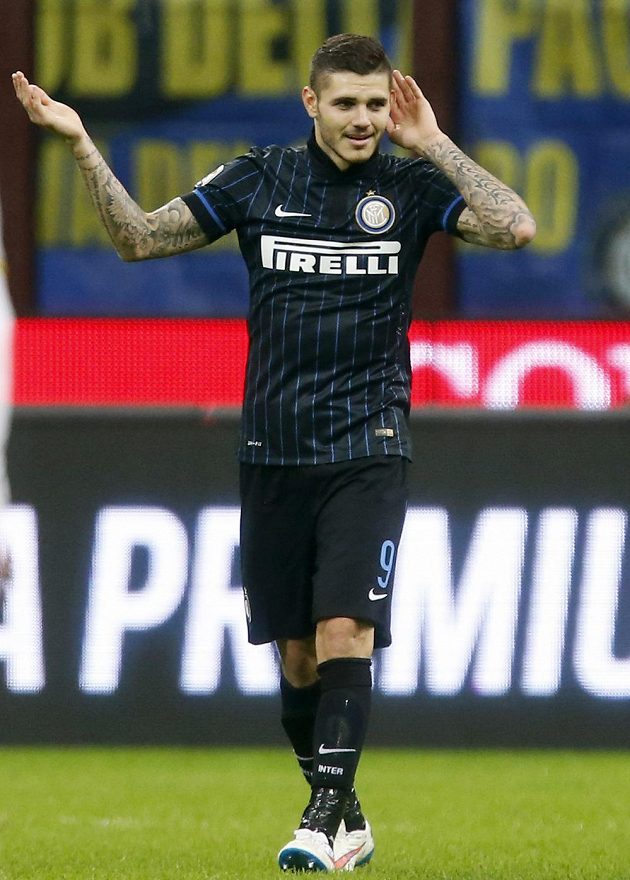 Argentinský útočník Mauro Icardi z Interu Milán oslavuje svůj gól v duelu proti Udine.