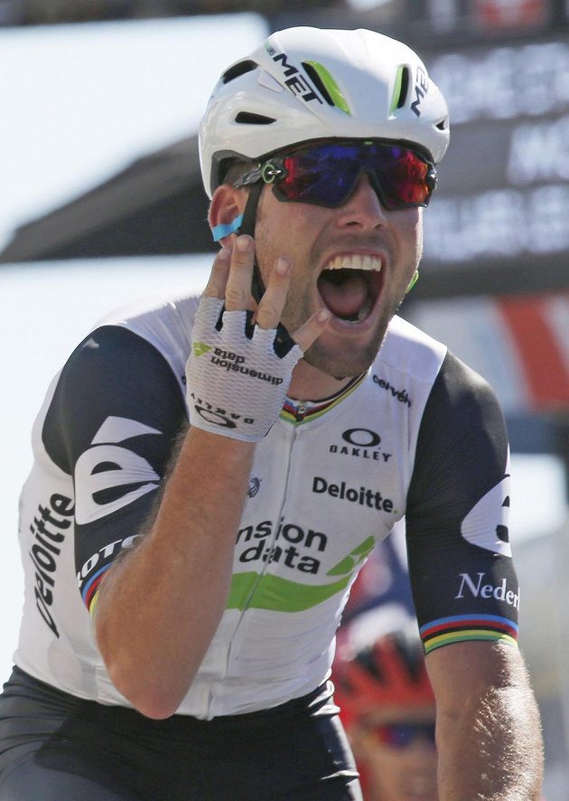 Mark Cavendish ukazuje, kolikáté vítězství si v letošním ročníku Tour de France připsal.