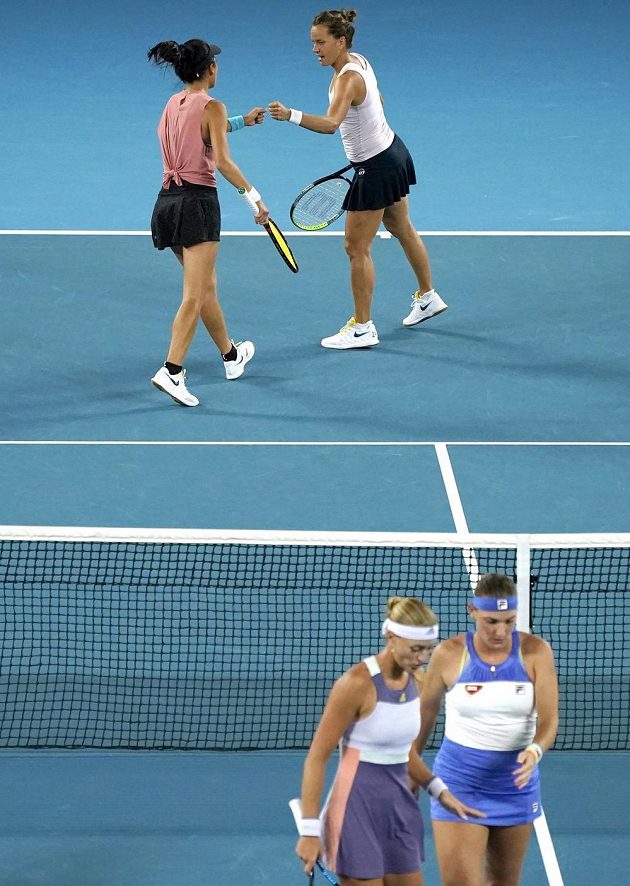 Tenistku Barbora Strýcová bojuje s tchajwanskou partnerkou Sie Šu-wej o premiérový deblový titul na Australian Open.