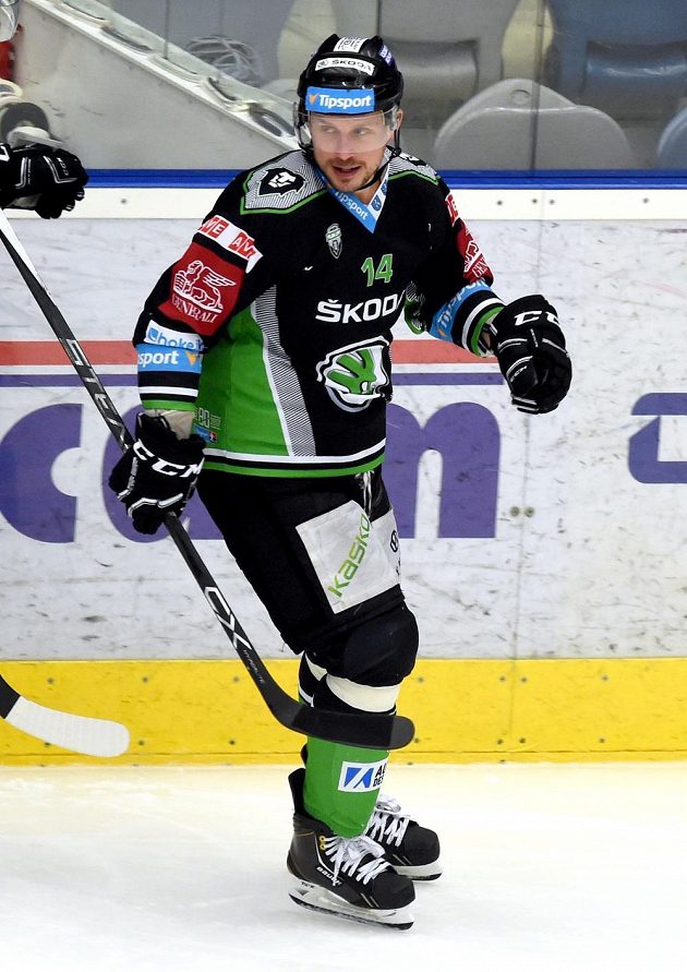 Střelec třetí branky Mladé Boleslavi Petr Vampola během utkání předkola play off hokejové extraligy v Chomutově.
