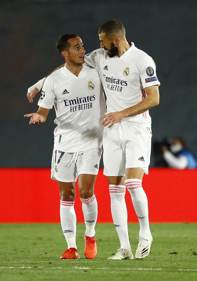 It will work, right?  as if Lucas Vázquez (left) were telling teammate Karim Benzem after the first Real Madrid win in this year's Champions League group stage. 