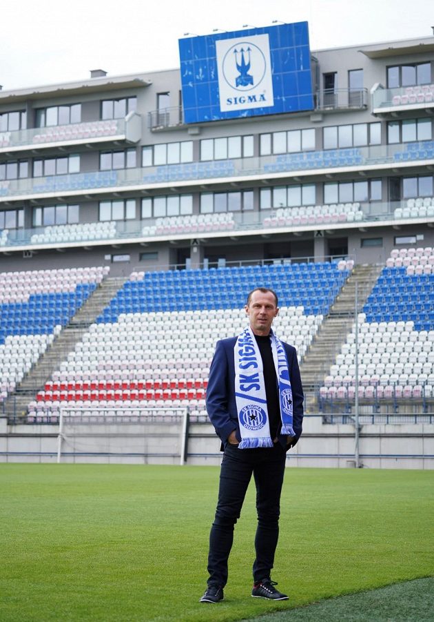 Trenér Radoslav Látal na Andrově stadionu v Olomouci.