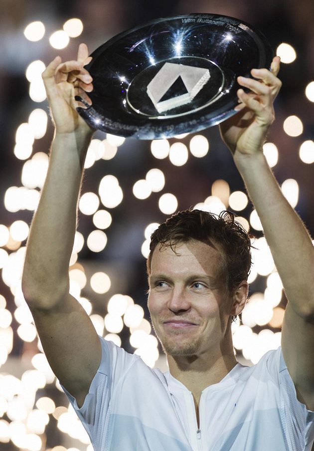 Trofej pro českého tenistu Tomáše Berdycha za vítězství na turnaji v Rotterdamu.