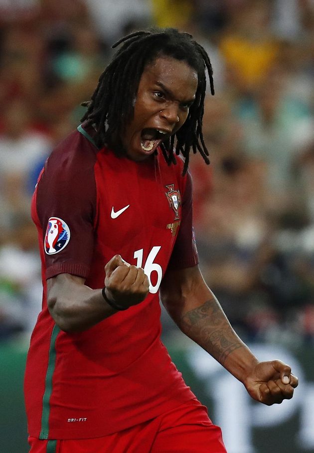 Portugalec Renato Sanches jásá po brance v rozstřelu čtvrtfinále ME s Poláky.