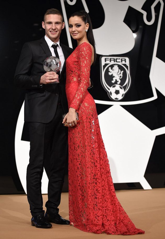 Pavel Kadeřábek a partnerka Tereza Chlebovská během vyhlášení Fotbalisty roku 2014.