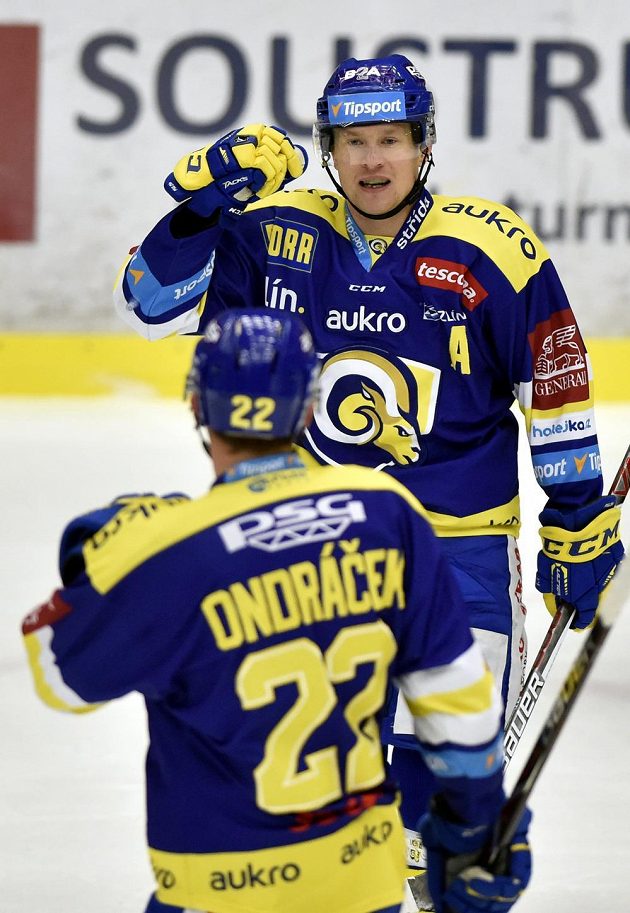 Pavel Kubiš ze Zlína se raduje z gólu v síti Chomutova v dohrávaném utkání 25. kola extraligy.