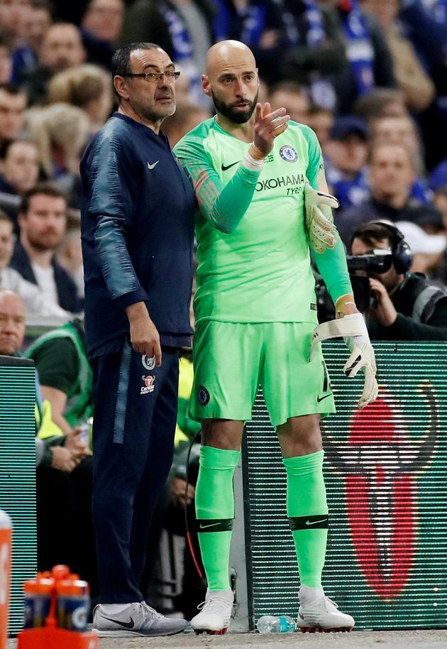 Manažer Chelsea Maurizio Sarri s náhradním gólmanem Blues. Willy Caballero se do hry v utkání proti Manchesteru City nedostal.