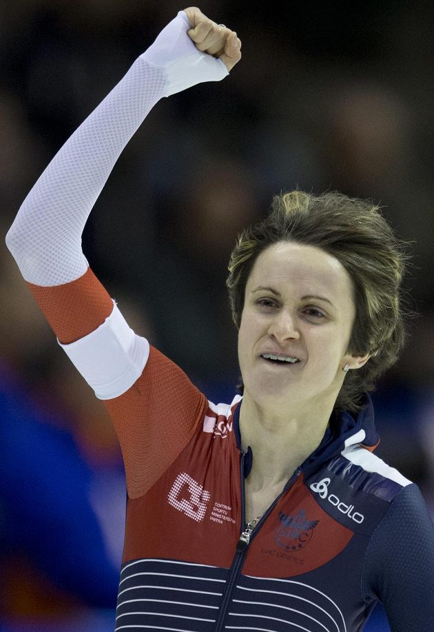 Martina Sáblíková vypálila rybník nizozemským rychlobruslařkám a v Heerenveenu si na trati 3000 metrů dojela pro nejcennější kov.